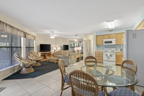 Sandpiper 11B Dining Area