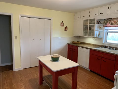 The kitchen has everything you need - dishwasher, microwave, pots & pans & more!