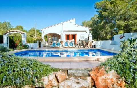 Beautiful 3 bed villa with very private pool, air-con and wifi