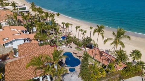 Casa Mi Corazon - Aerial view of neighboring villas in Palmilla
