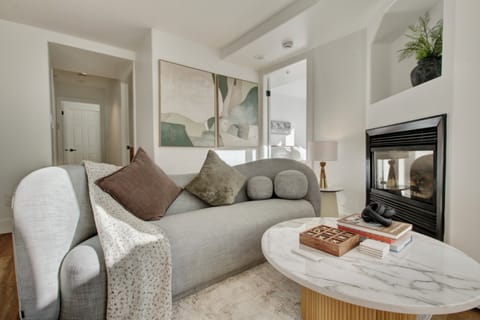 Hygge Haven Scandi 3BR/2BA King & Fire Deck House in Vancouver