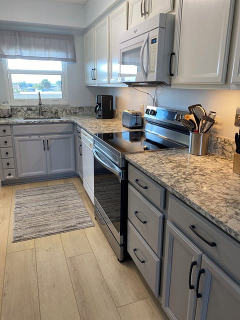 Quartz countertops, new stove, nice bright kitchen