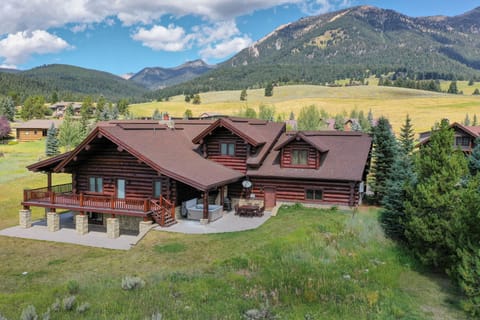Red Feather Lodge - Exterior 4