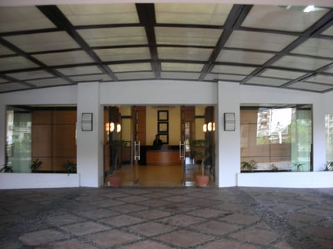 2 Bedrooms near Global City