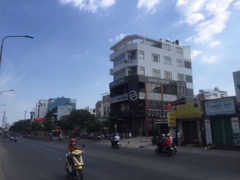 LUXURY APARTMENT IN SNOB COFFEE BUILDING