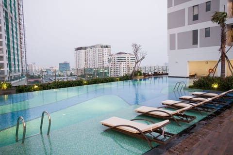 Infinity pool