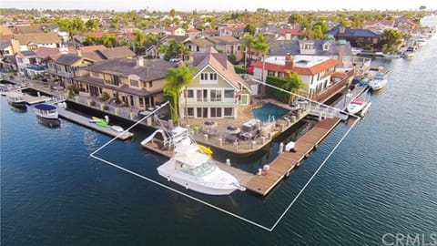 Humboldt Island with 160' of private dock and kayaks