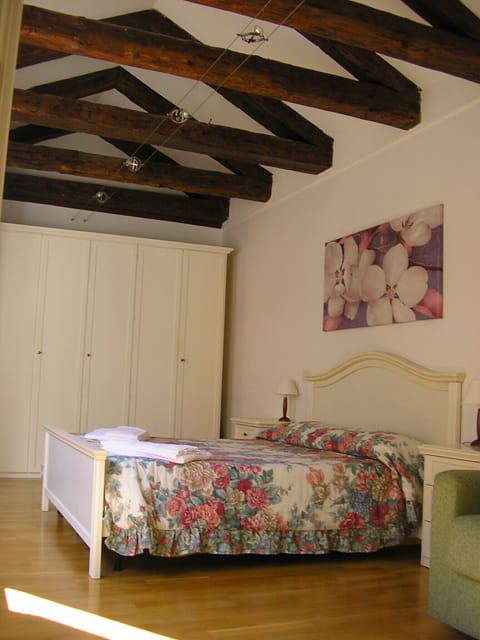Large main bedroom