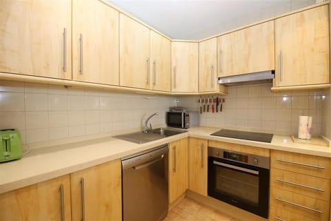 Another picture of the fully fitted kitchen