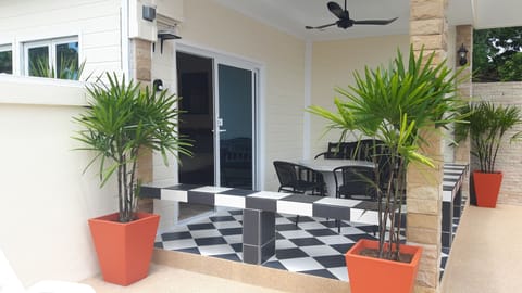 na jomtien big pool villa