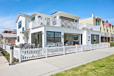 Brand-new, waterfront stunning retreat