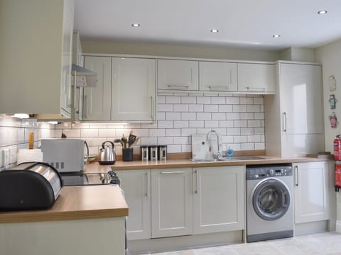 Well equipped kitchen/ dining room | Bankside, Leyburn