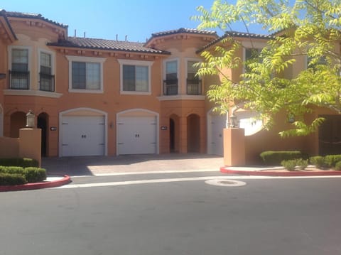 Mi Casa Tu Casa. 
Your Gateway to Luxury!
