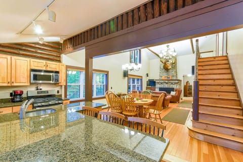 eat at the island with a view of the lake