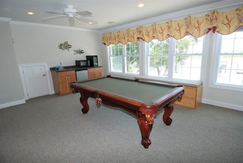 421 SHOR Upper Level Recreation Area