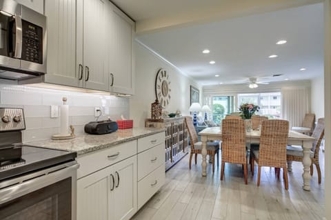 Beautiful new kitchen and dining area.