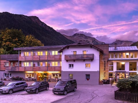 Hotel Bergkristall - double room, shower, WC, standard House in Carinthia, Austria
