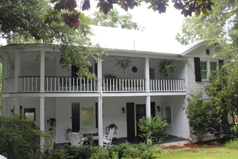 Spend your vacation in the Historic Volante Hotel.