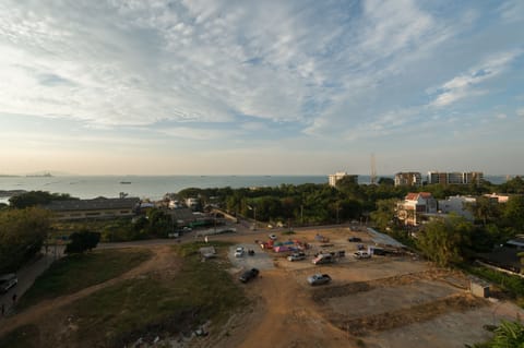 Sea Breeze Apartment@Sriracha Chonburi