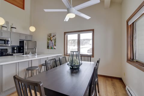 Dining Area | Dining Table | Dishware/Flatware