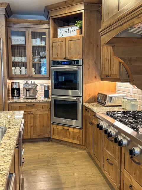 Kitchen - Double Ovens