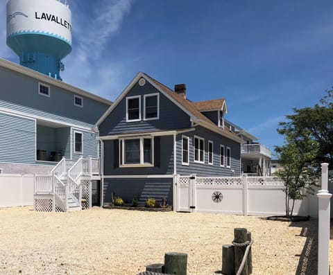Charming cottage expanded for the whole family. Lots of parking!