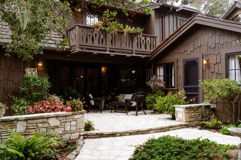 Lovely patio in front of house.
