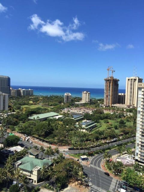 Waikiki Beach and Fort DeRussy Park 