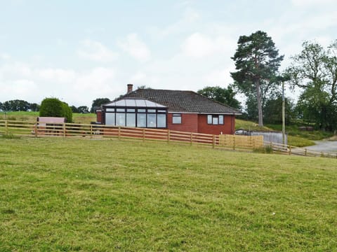 Spacious, detached bungalow | Bryn Villa, Howey, near Llandrindod Wells