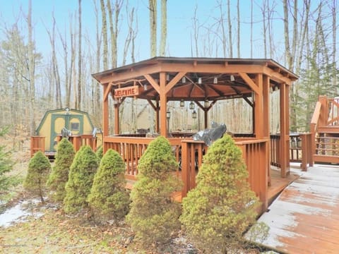 Beautiful gazebo with outdoor furniture perfect for bbqing with family & friends