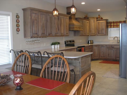 Spacious Kitchen: Dining area w/ seating for 6 plus 3 bar stools @ island