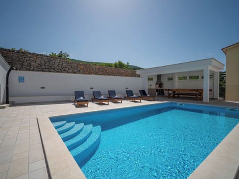 Water, Sky, Plant, Swimming Pool, Blue, Azure, Building, Shade, Outdoor Furniture, Rectangle