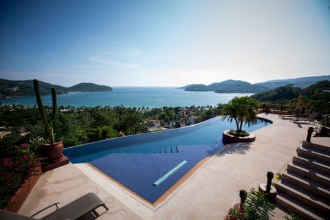 The swimming pool just a few steps away!