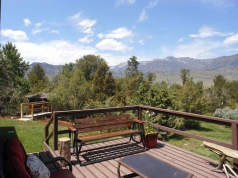 Green Creek Retreat- beautiful mountain views on the way to Yellowstone