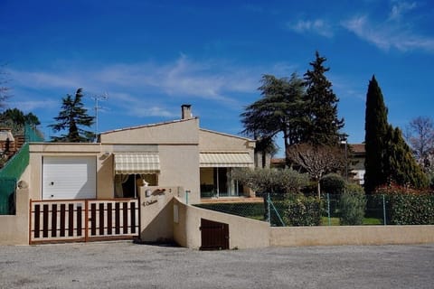 "Welcome to Oustaou in Manosque!"