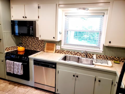 Well stocked kitchen to make a great meal!