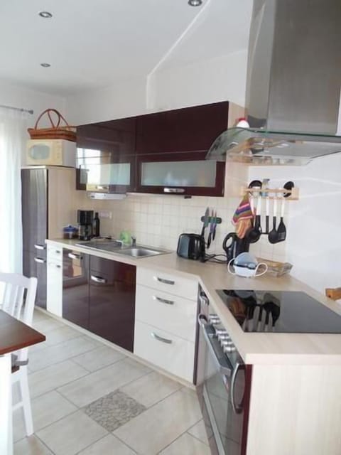 Kitchen area. Picture 5