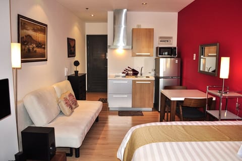 Romantic Studio Unit @Knightsbridge 1414