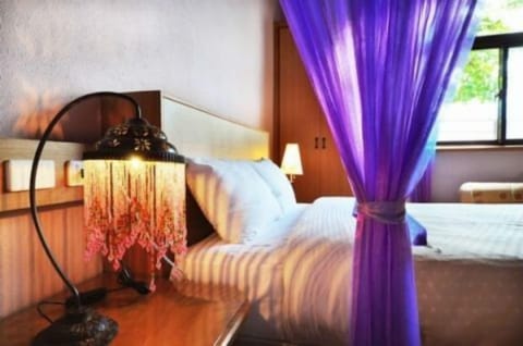 -4,Chingjing 4pax Violet