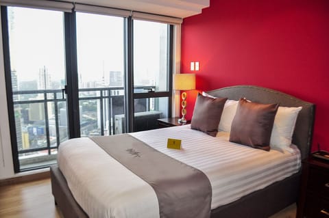 "Modern" Studio Unit @Knightsbridge 5310