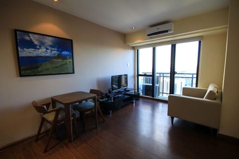 1-Bedroom Apt Unit @ Knightsbridge 4018