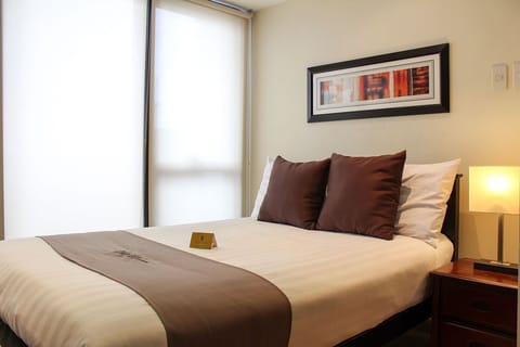 "Modern" 1-BR Unit @ Knightsbridge 4608