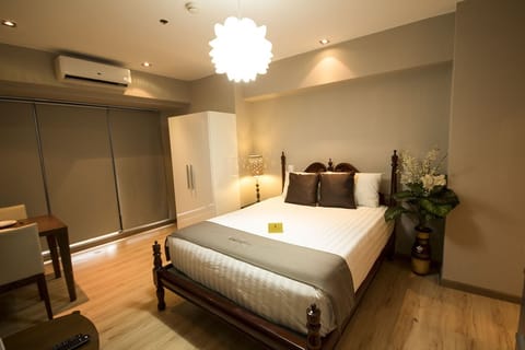 "Modern"Studio Unit @ Knightsbridge 707