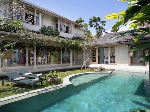 SKL Modern 3BR Villa Downtown Seminyak