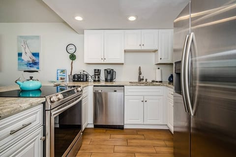 Fully stocked kitchen with everything you need! 