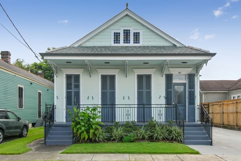 Beautiful, 441 Angela Street in Old Arabi.