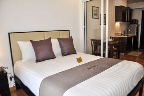 1BR Superior + Pool &amp; GYM @Milano 3302D