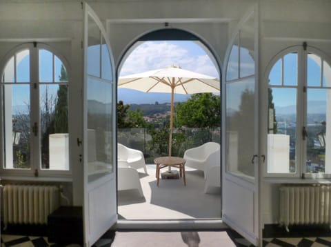 Access to terrasse & the garden from the leaving room