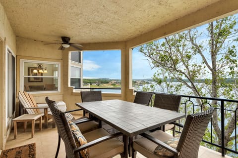 Large Covered Patio with Panoramic Lakeviews & Dining Area