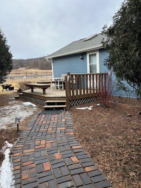 Entrance to deck and cottage